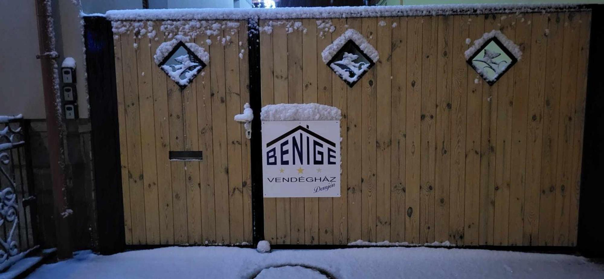 代姆延 Benige Vendeghaz酒店 外观 照片